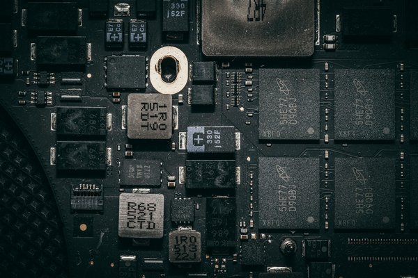 Quel est l'impact des taux de rafraîchissement élevés des moniteurs sur l'expérience gaming?