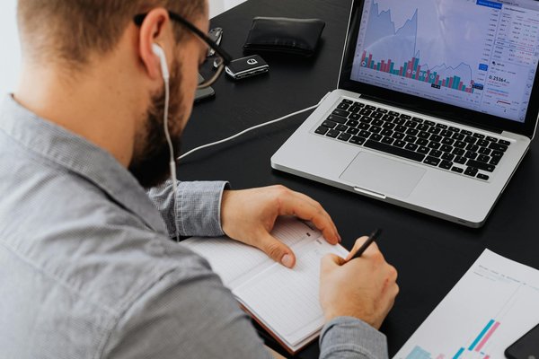 Quels sont les défis de la création d'un jeu de rôle basé sur la mythologie égyptienne?